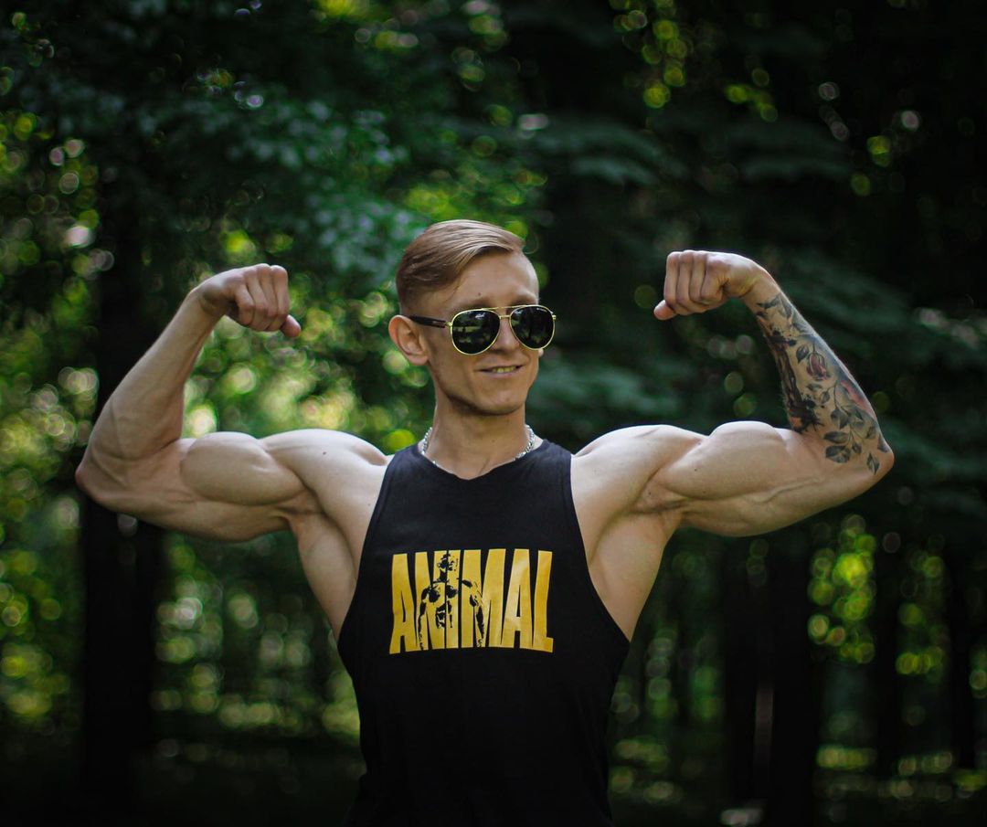 Злякався повістки. Відомий фітнес-тренер плюнув у військового, який рік тому підірвався на міні (відео)