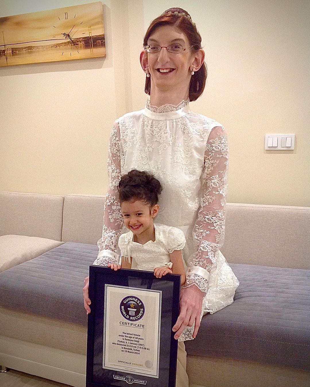 Самая высокая женщина мира попала в Книгу рекордов Гиннеса: как она выглядит сейчас (фото)