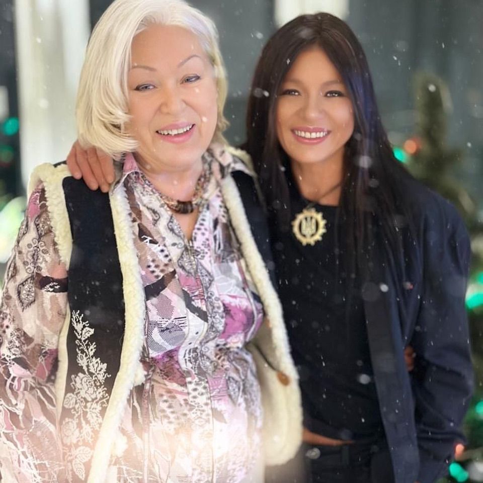 Руслана показала рідкісне фото з мамою, на яку схожа як дві краплі води