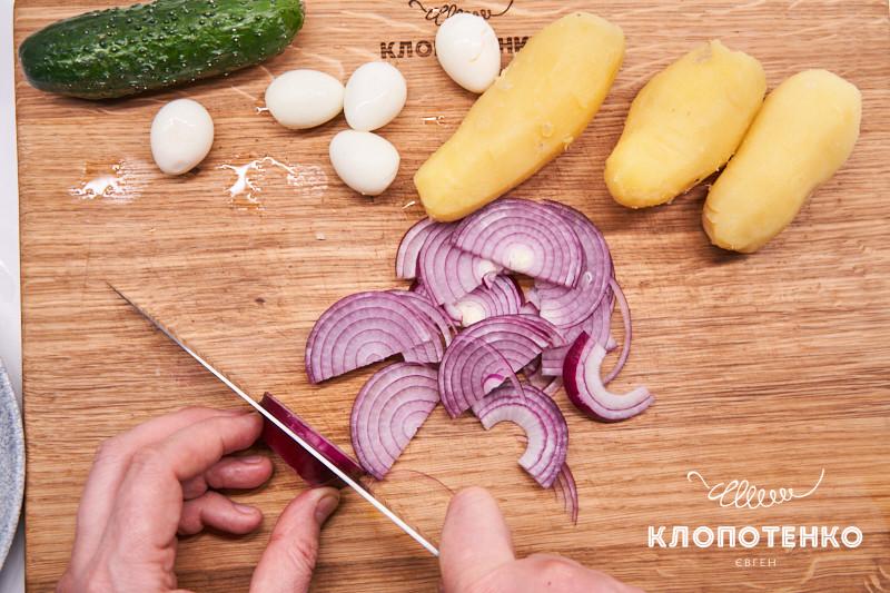 Цей святковий салат з оселедцем витіснить зі столу традиційну "Шубу": готувати дуже просто