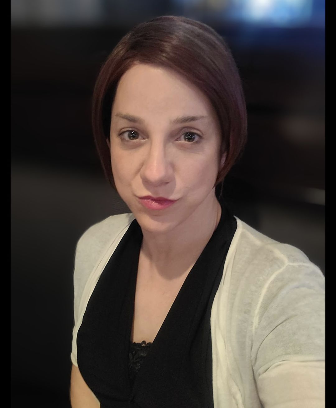 Від неї казяться всі росіяни. Хто така трансгендер Сара Ештон-Сірілло та що вона робить для України (фото)