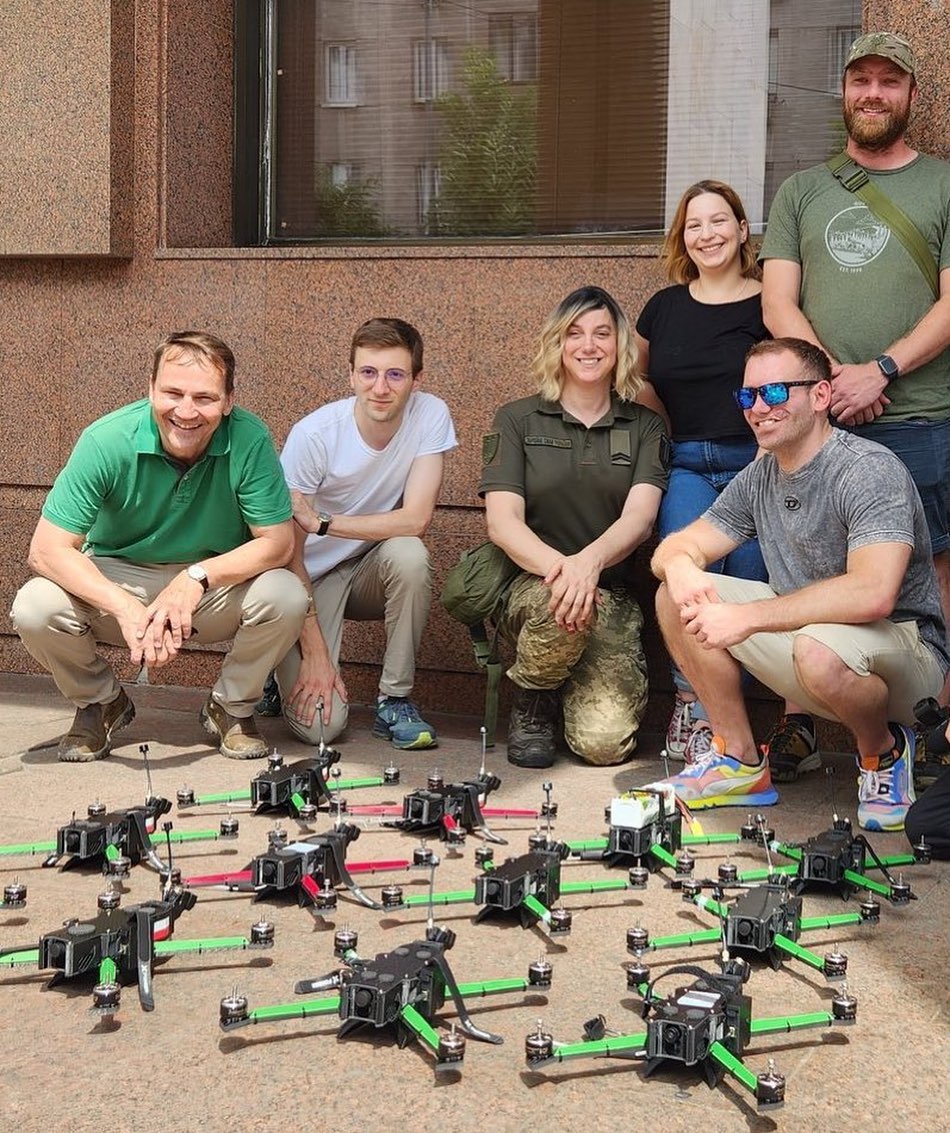 Від неї казяться всі росіяни. Хто така трансгендер Сара Ештон-Сірілло та що вона робить для України (фото)