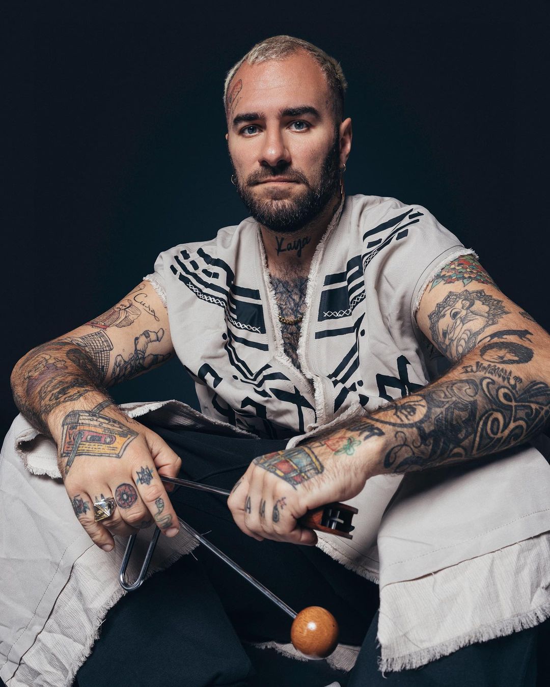 Учасник Kalush Orchestra емоційно заспівав про відчуття втрати себе