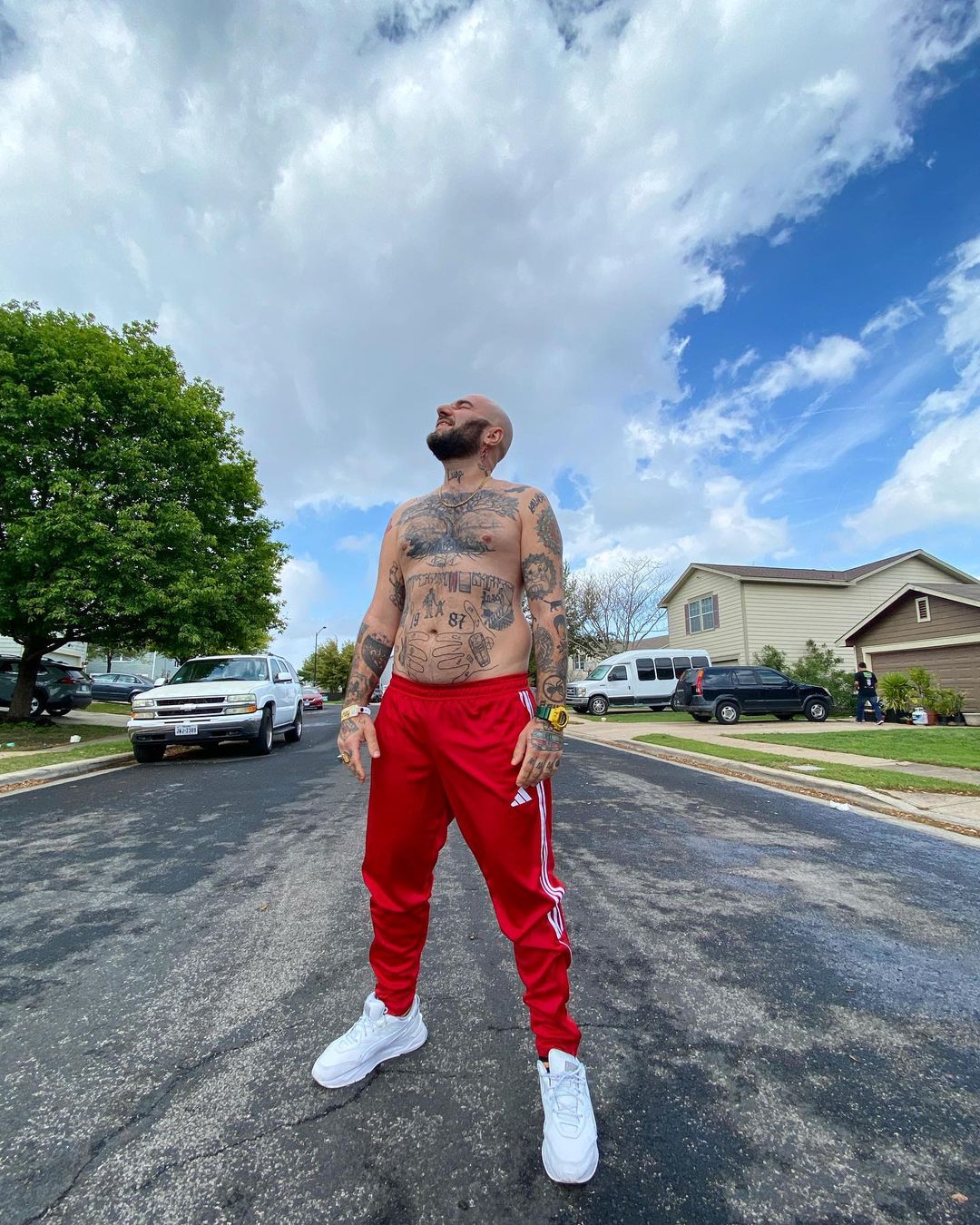 Учасник Kalush Orchestra емоційно заспівав про відчуття втрати себе