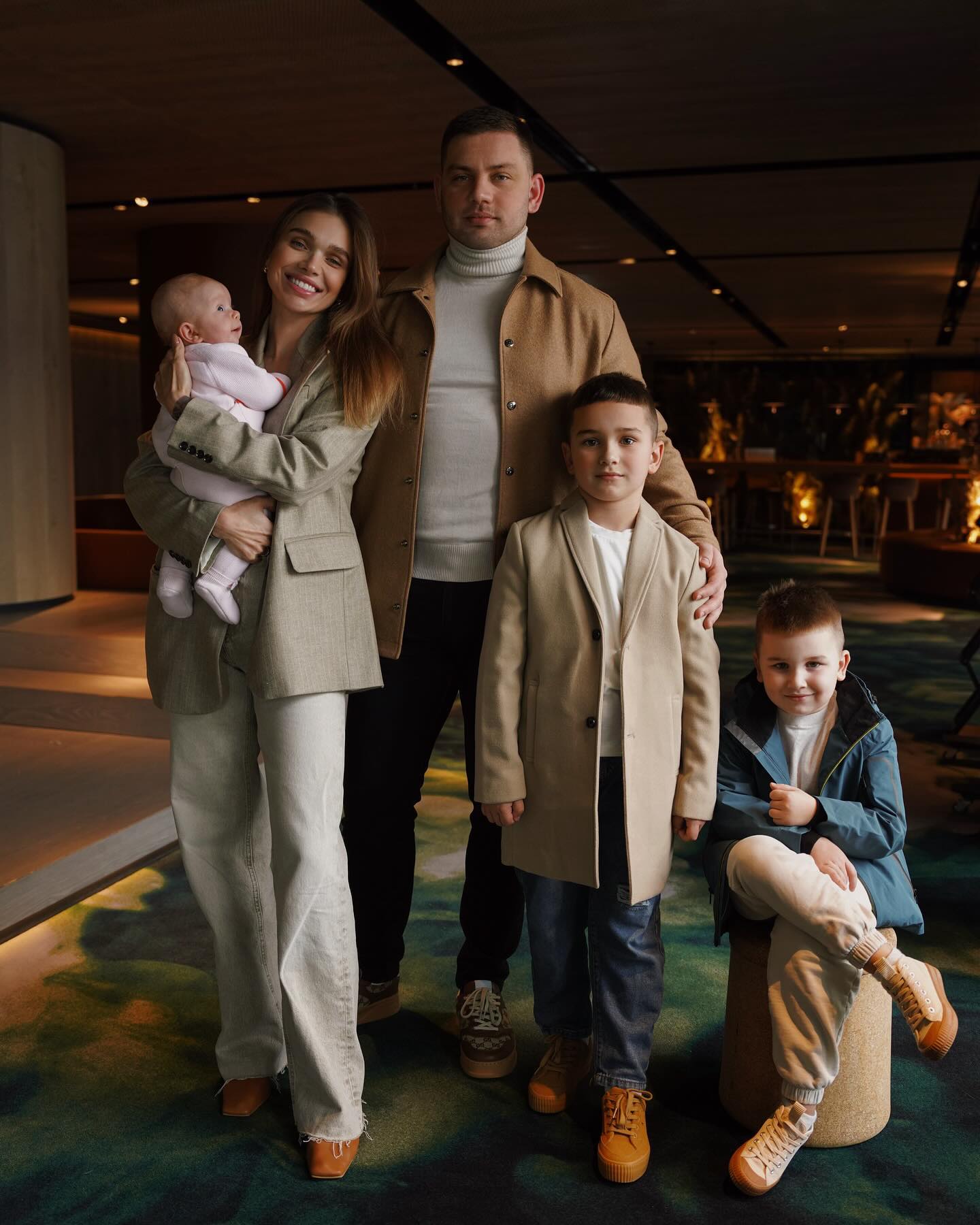 Блогерка-мільйонниця Саша Бо похизувалася фігурою через 5 місяців після третіх пологів (фото)