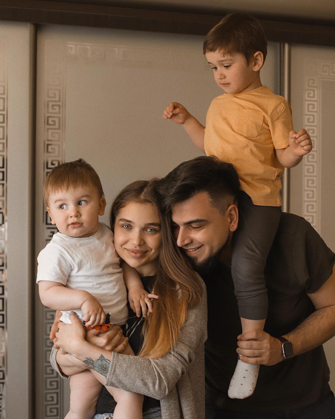 Такими вы их не видели: как выглядели Саша Бо и Игорь Пустовит до того, как стали мегапопулярными (фото)