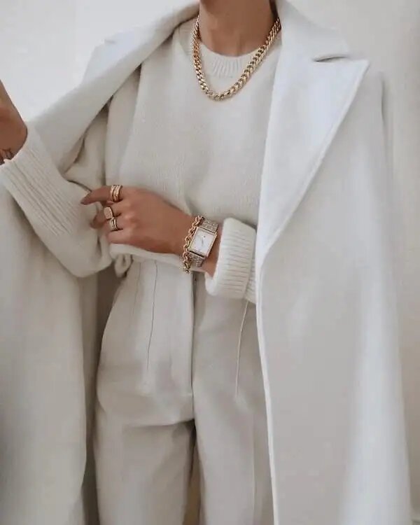 З чим носити пальто навесні 2023: яскраві фотоприклади