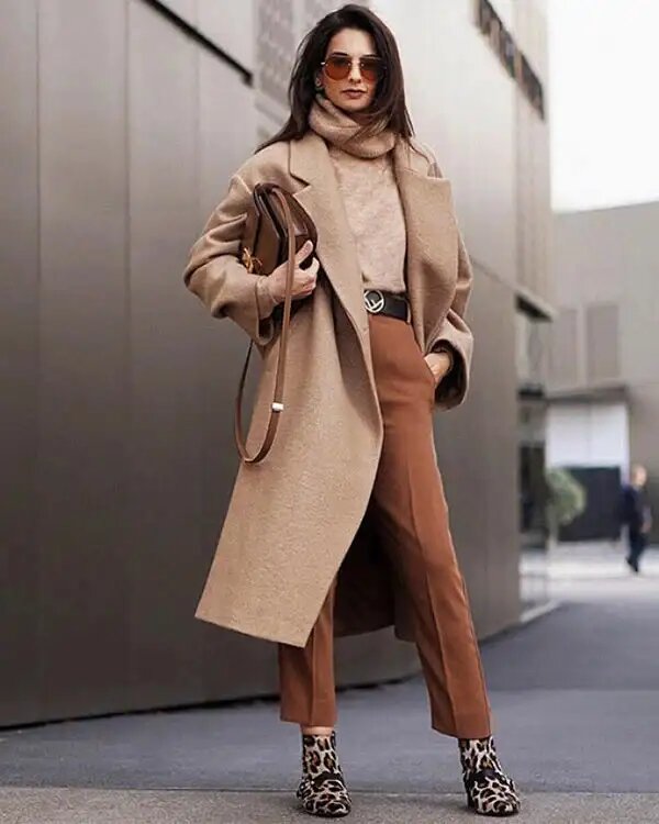З чим носити пальто навесні 2023: яскраві фотоприклади