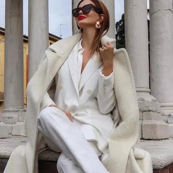 З чим носити пальто навесні 2023: яскраві фотоприклади