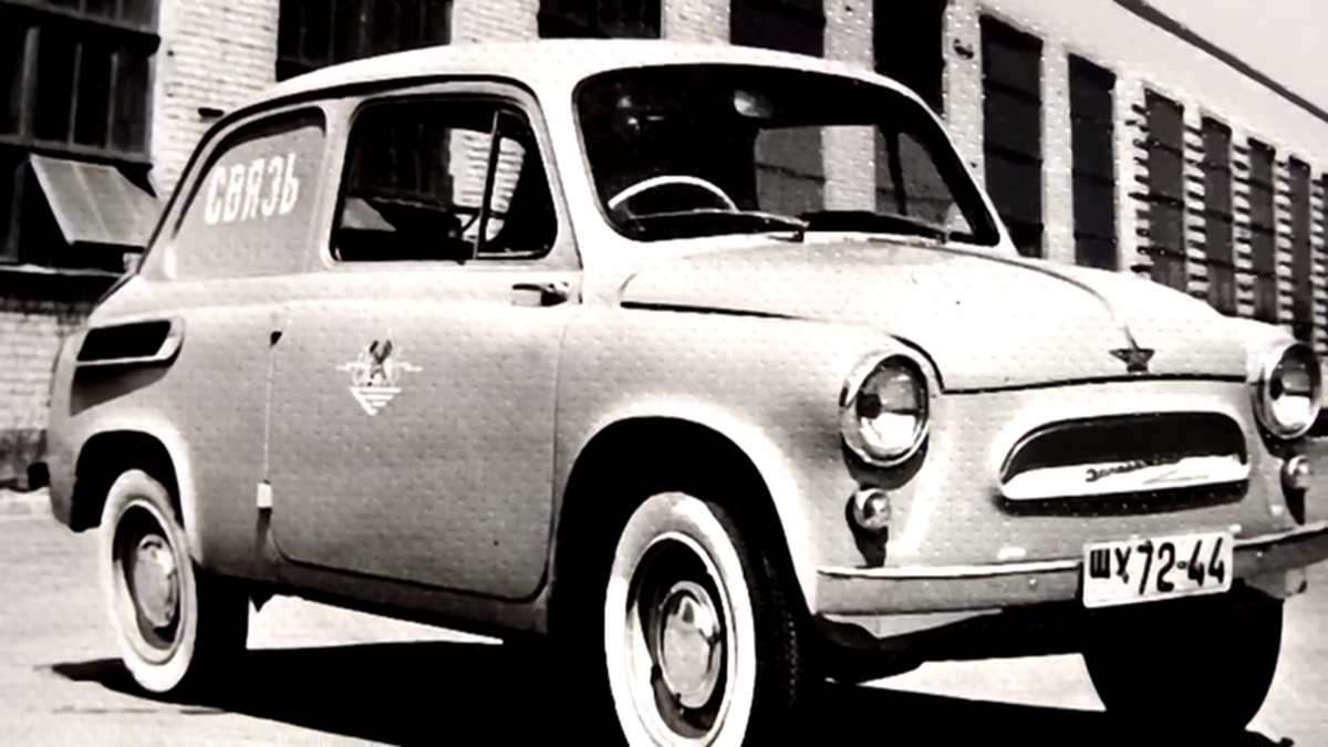 Справа, зліва та по центру: українські авто з незвичним розташуванням керма