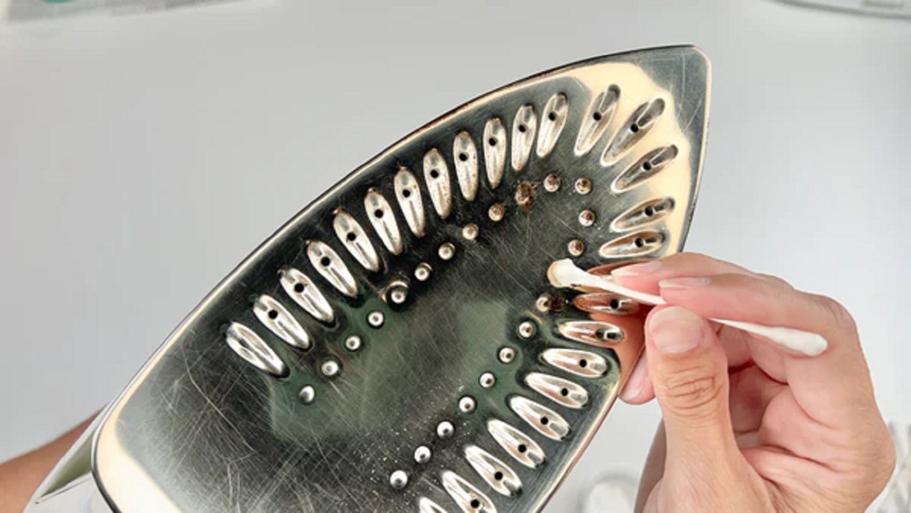 Быстро чистим нагар на утюге: все эффективные методы и хитрости