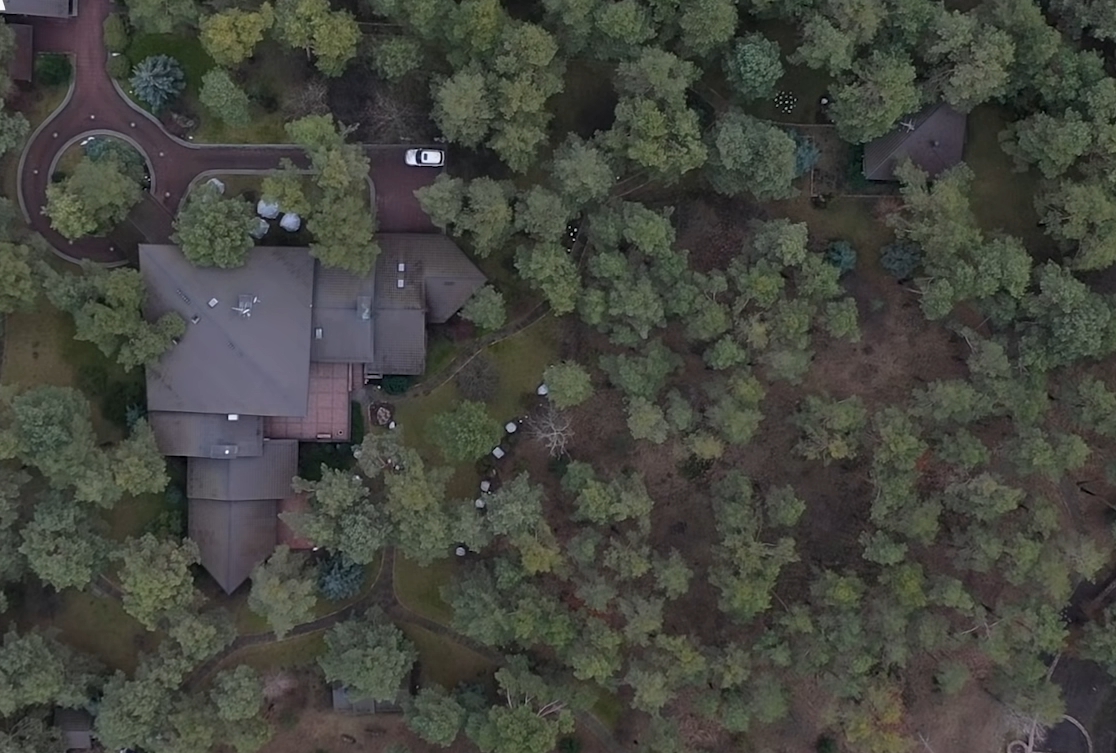 Сын Софии Ротару показал роскошный семейный особняк в снегу (фото)