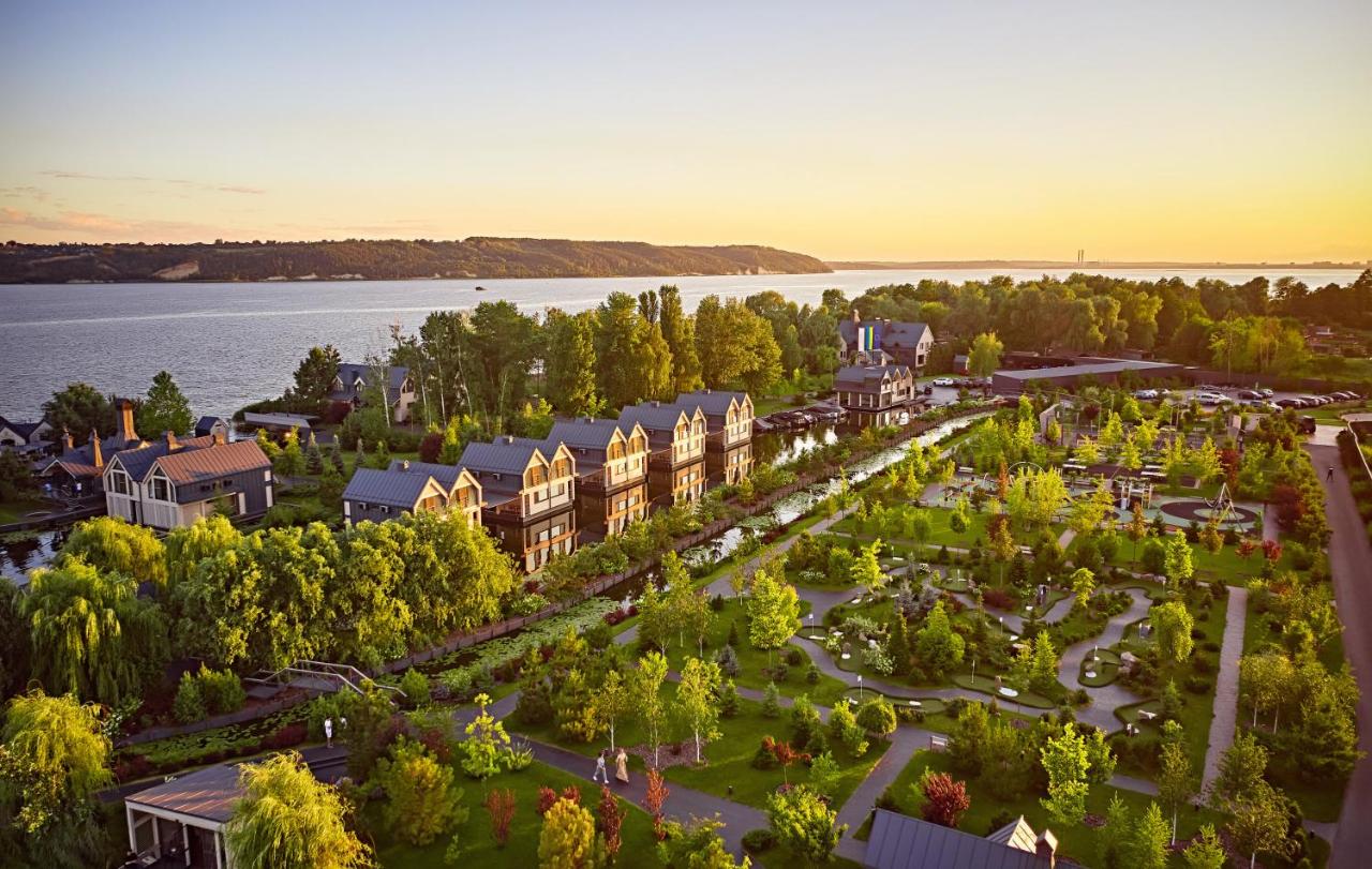 В оточенні лісу і води. Затишні заміські комплекси біля Києва для відпочинку на вікенд