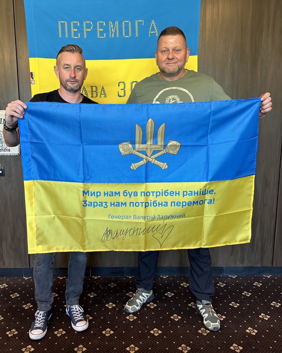 "Файні наші козаки": Жадан показав нове спільне фото із Залужним