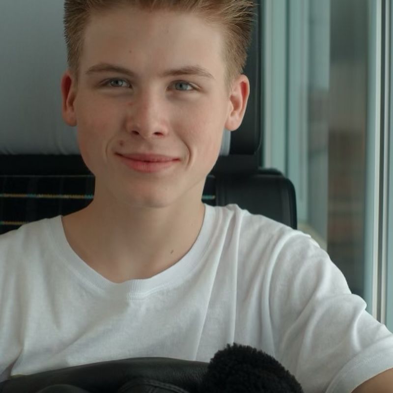 Как выглядит приемный сын Шэрон Стоун: актриса показала редкие фото