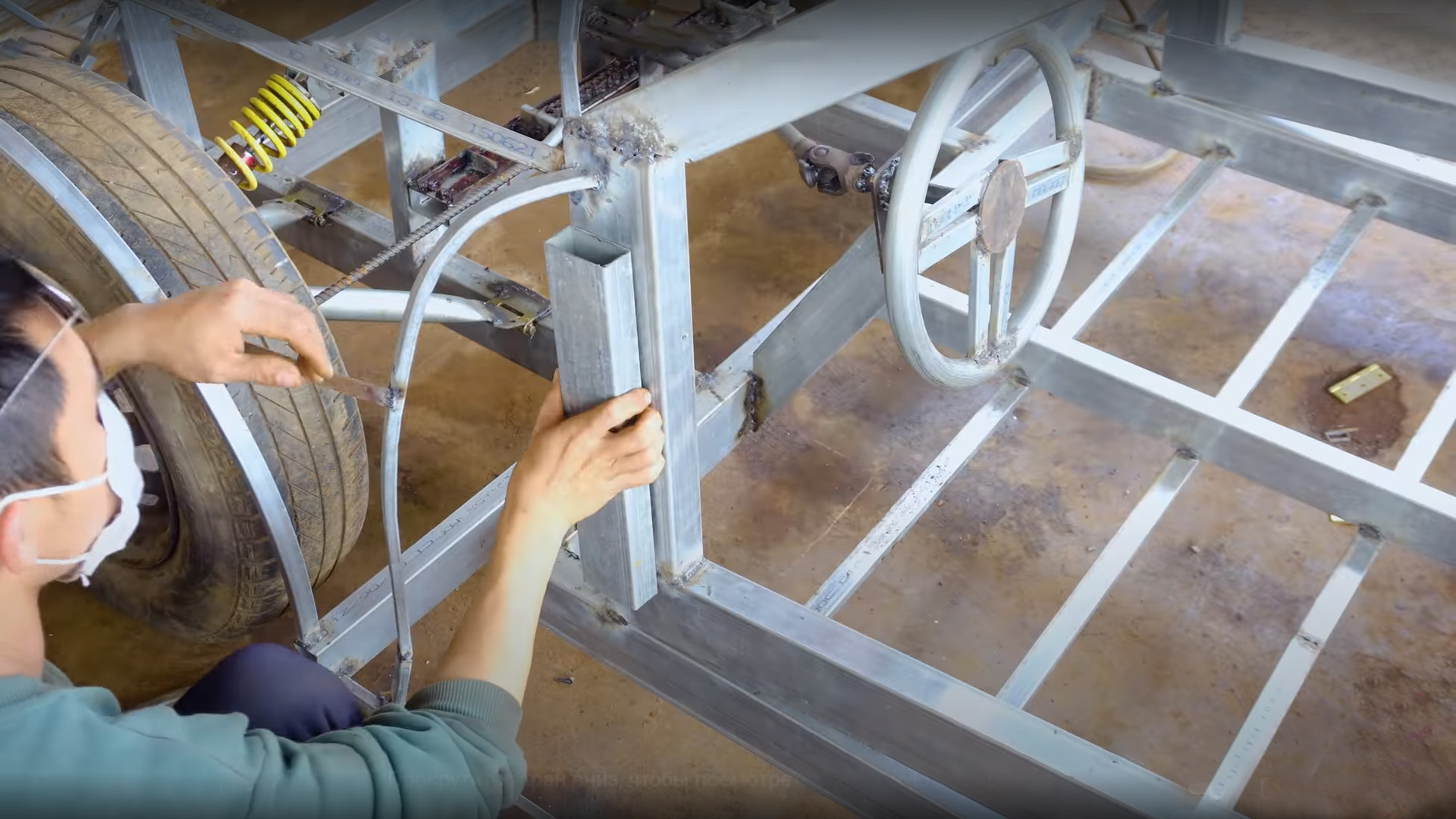 З пластику і палиць: в'єтнамець побудував копію суперкара Porsche з каналізаційних труб