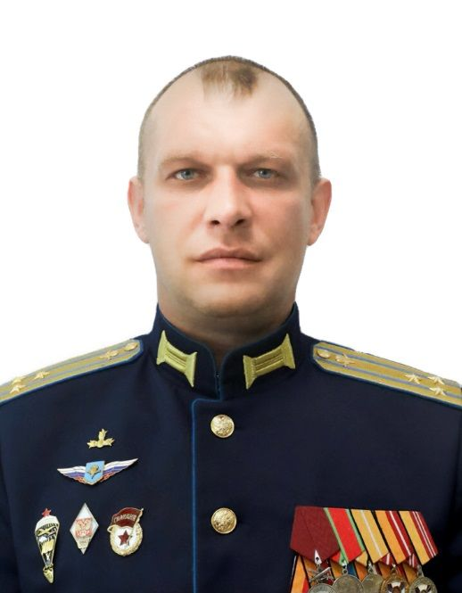 Син "елітного" полковника РФ продає себе чоловікам за гроші і "зливає" дані батька