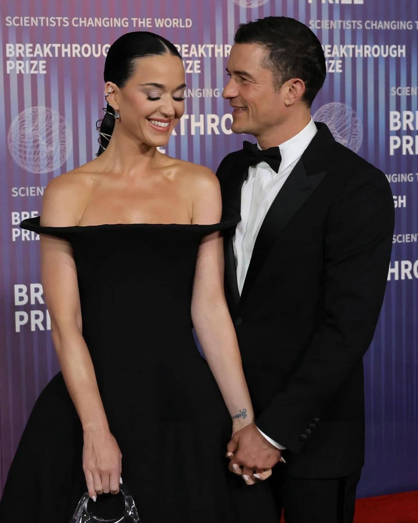 Орландо Блум та Кеті Перрі підкорили червону доріжку романтичними образами (фото)