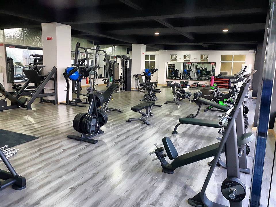 Кинулась спасать ребенка: королева красоты погибла под завалами современного ЖК