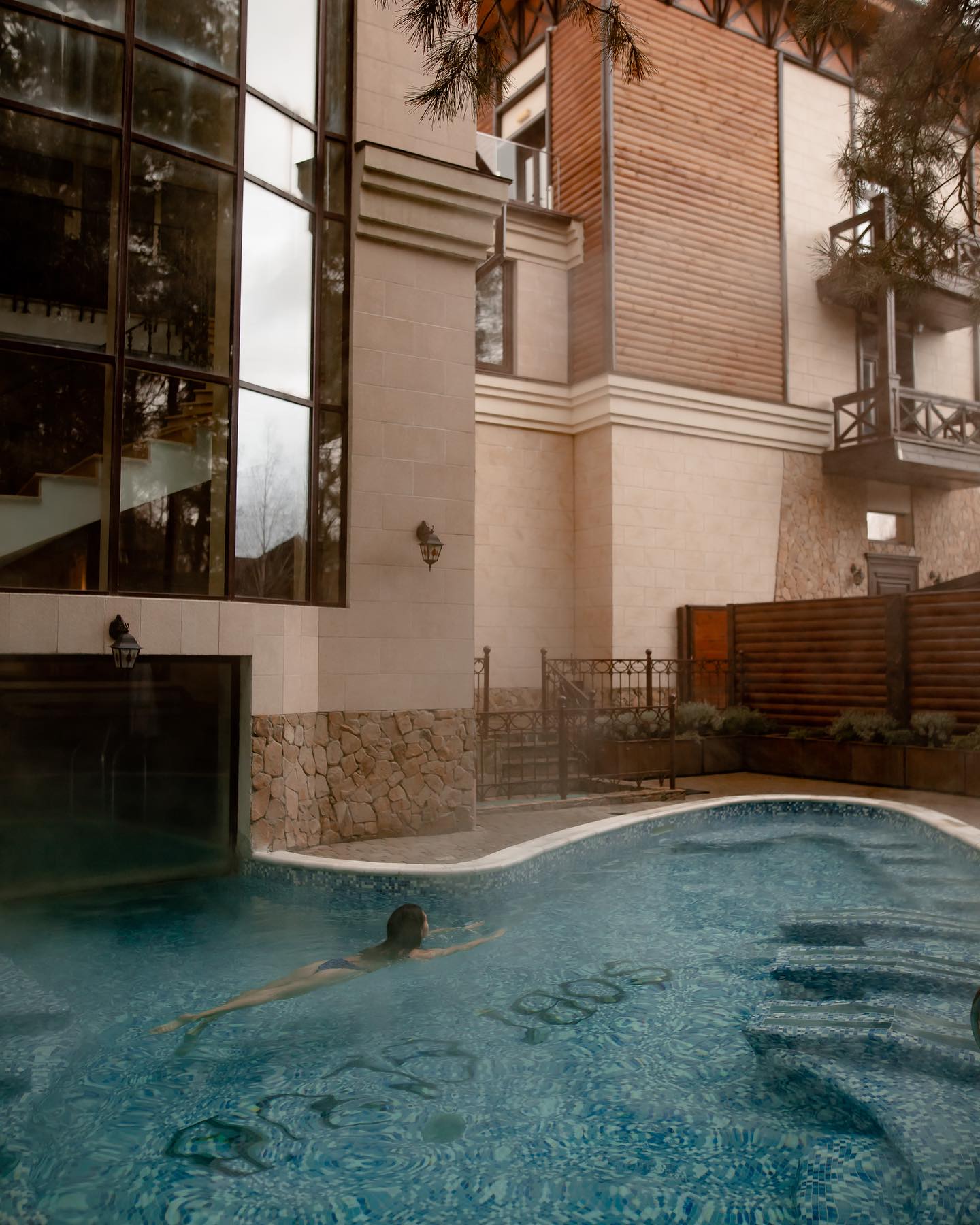 10 заміських будинків і комплексів для відпочинку під Києвом: скільки коштує оренда та як дістатися