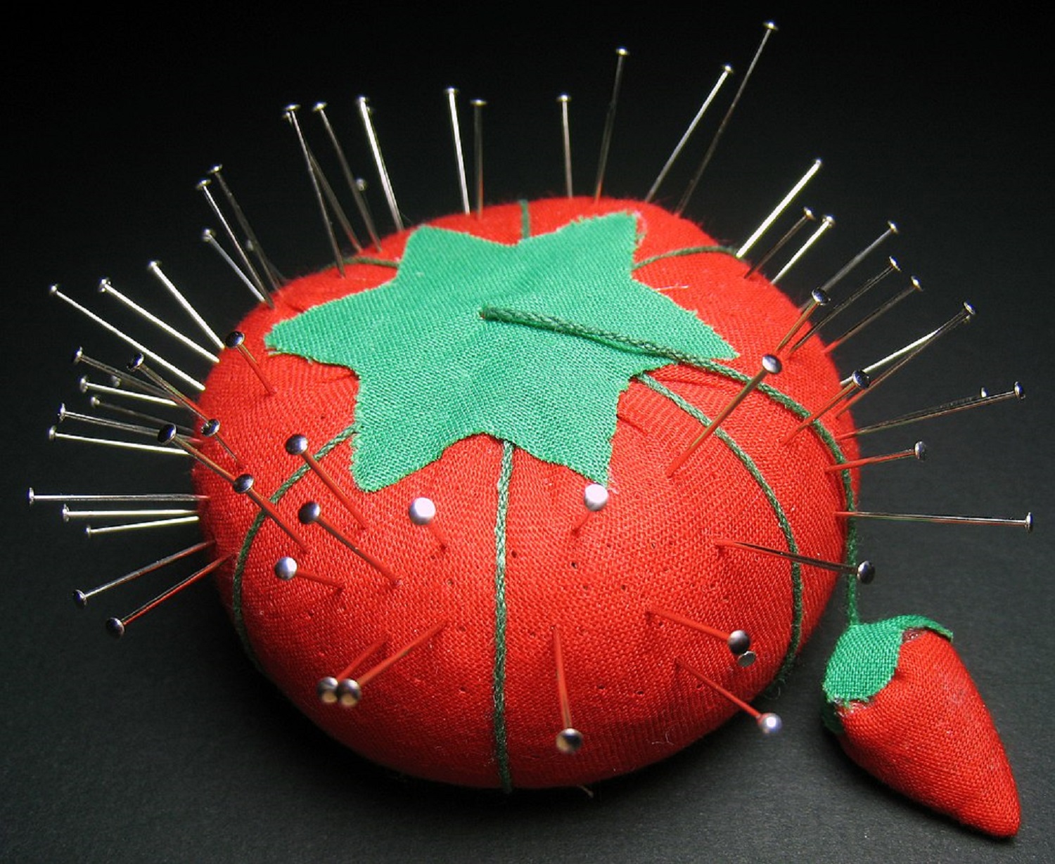 8 дуже корисних та милих речей, які можна зробити зі старих шкарпеток