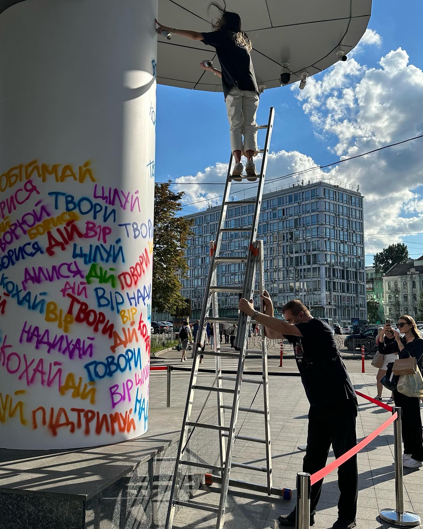 "Так малює багато людей": Морозюк висловилась про звинувачення у плагіаті відомого художника