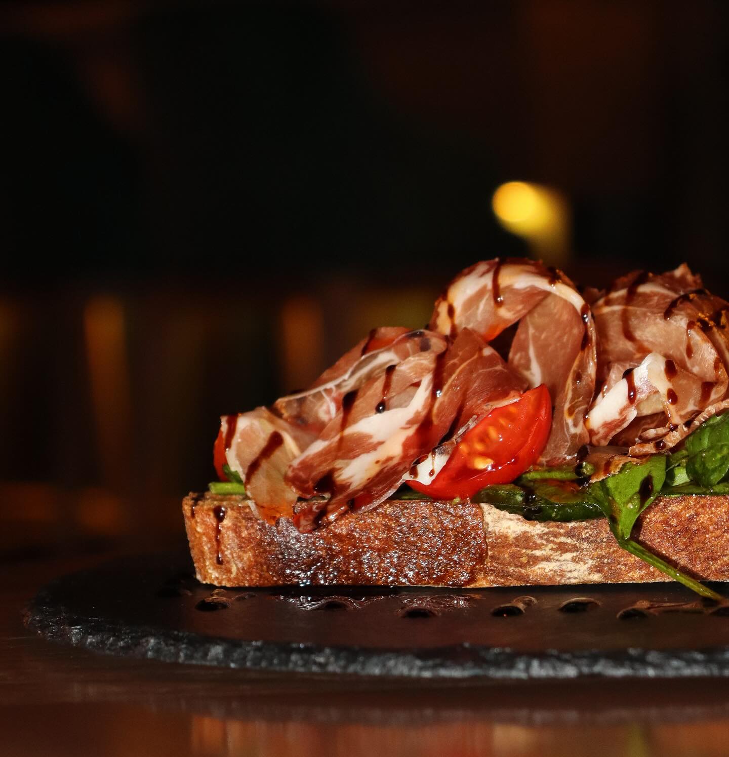 10 самых романтичных ресторанов Киева для празднования Дня святого Валентина