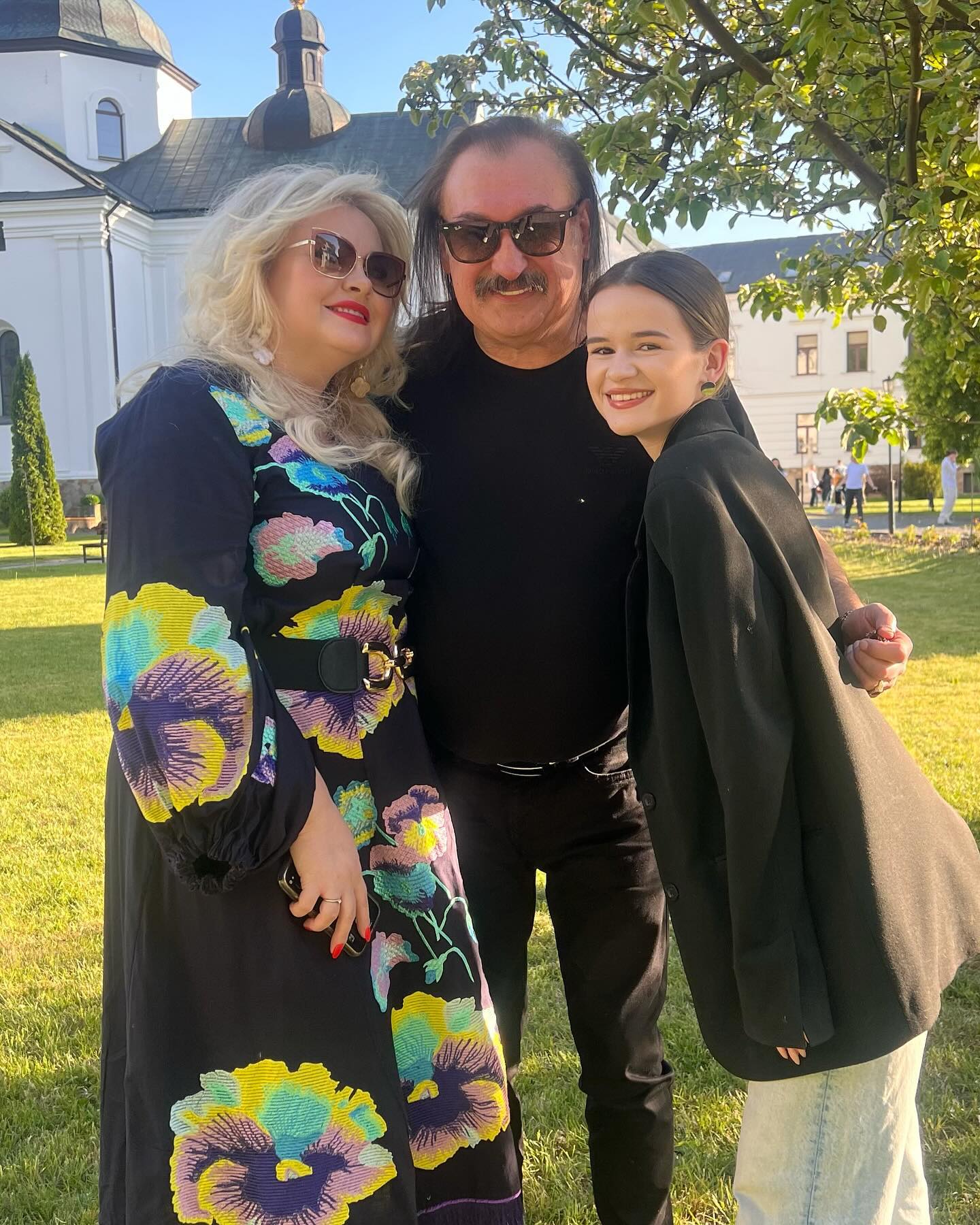 "Миру та небесної підтримки нам всім". Зірки привітали українців з Великоднем (фото)