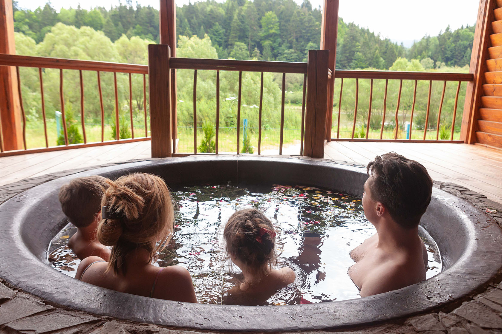 Гуцульські терми. У скільки обійдеться спа-відпочинок в Карпатах восени