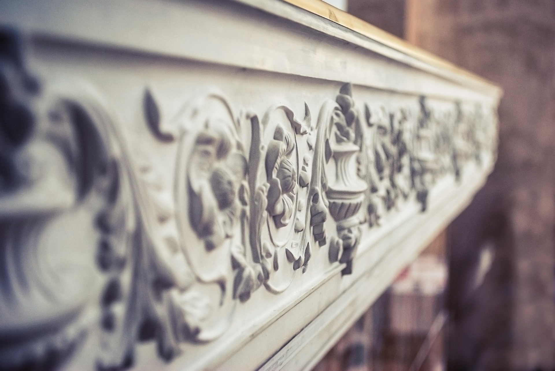 Як використати ліпнину в інтер'єрі, щоб було не "бикоко", а елегантно