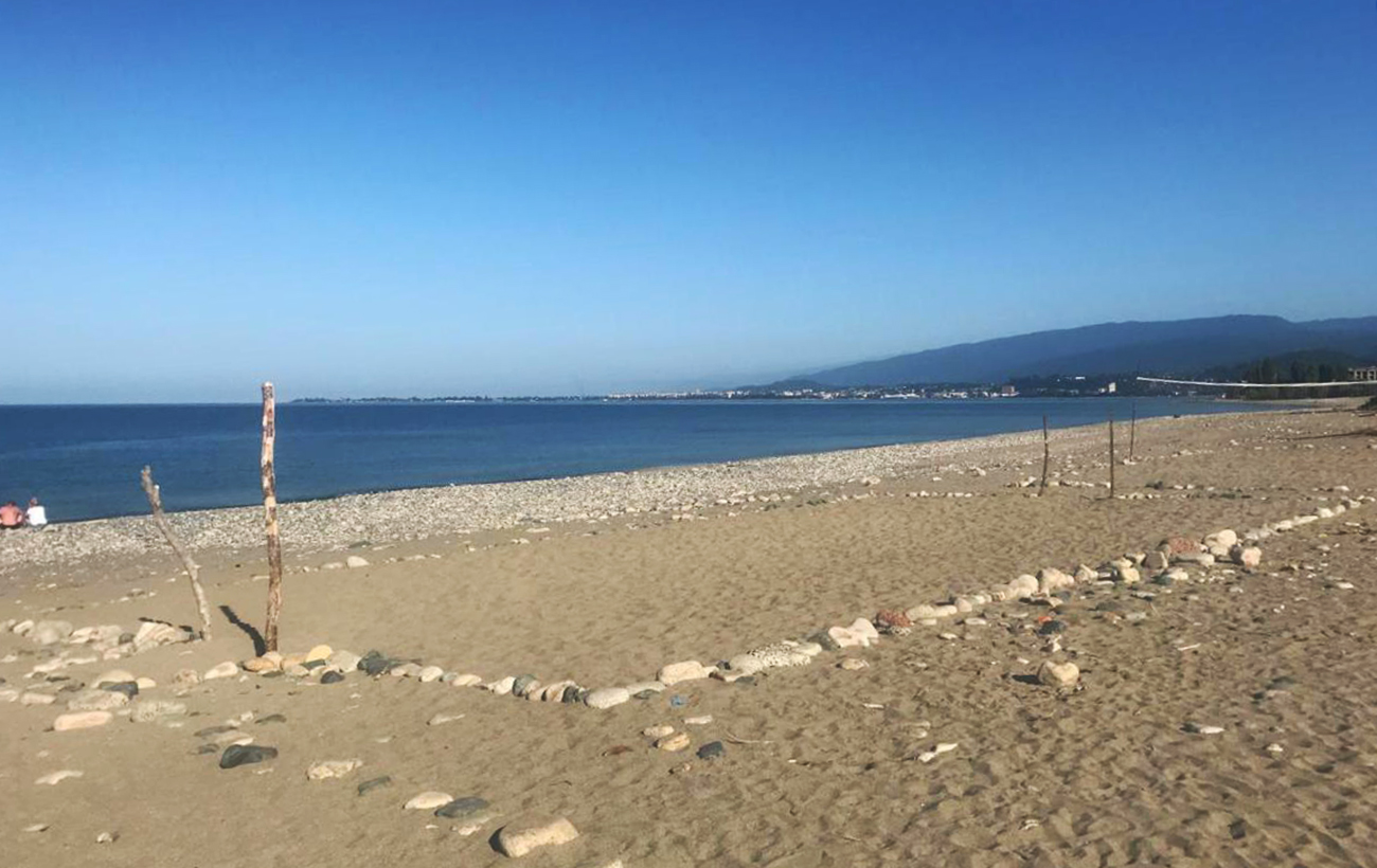 "Время остановилось в 80-х". Во что Россия превратила курорты оккупированной Абхазии