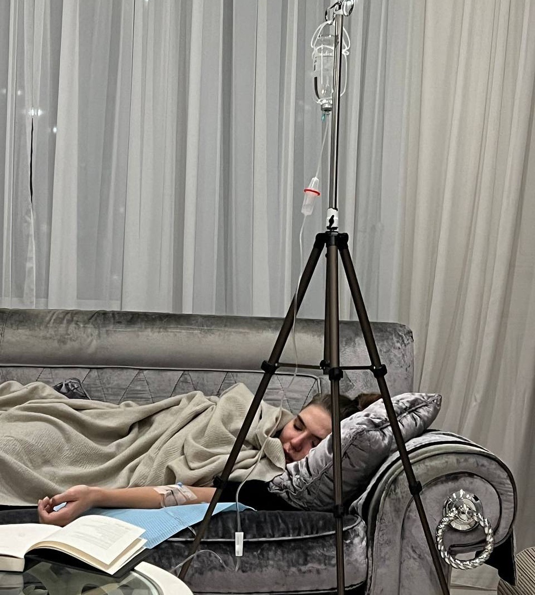 Украинская певица оказалась под капельницей из-за ошибки врачей