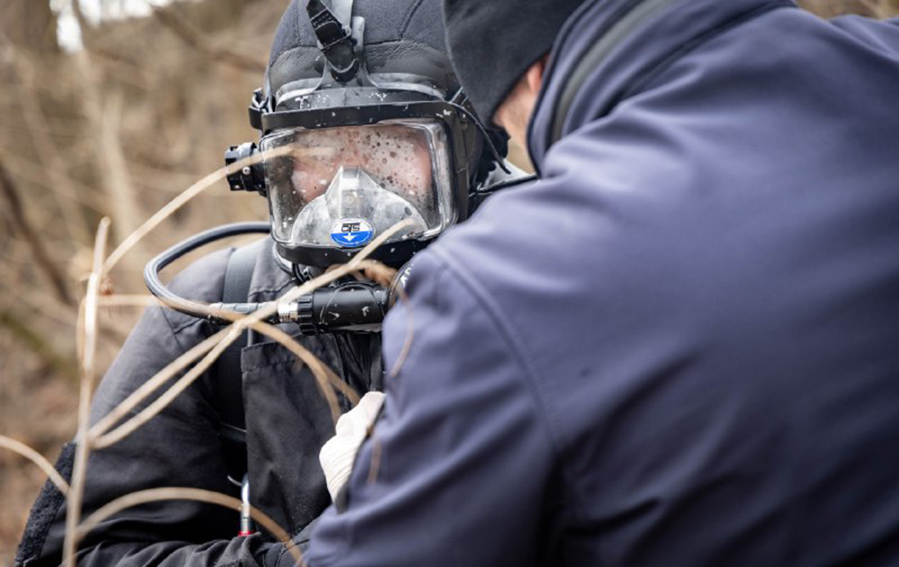 У Києві з річки дістали уламки російської ракети: у ДСНС попередили про приховану небезпеку