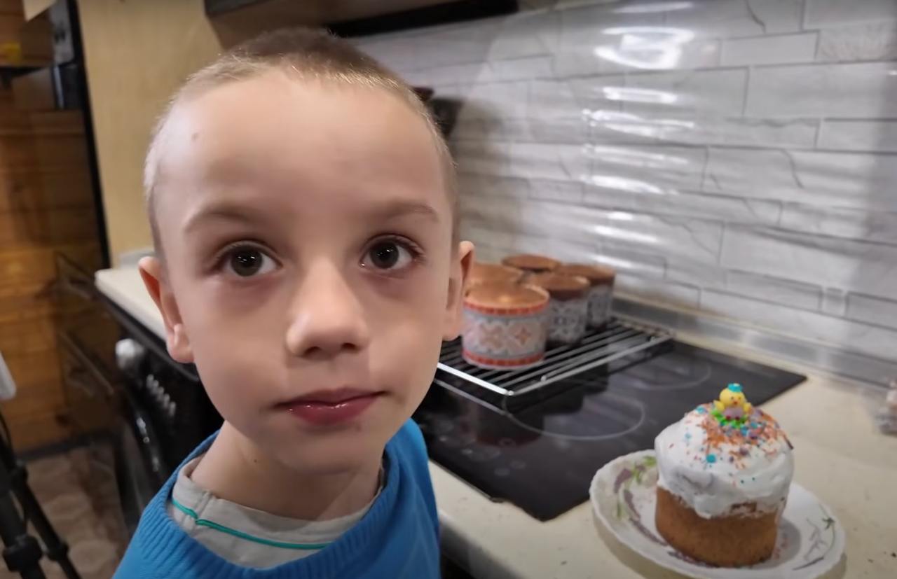 Мальчик из мема "Скоро вже буде Паска" вырос, и вот как он выглядит сейчас (фото)