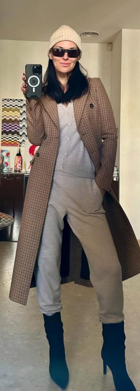 Нікітюк, Єфросиніна та Квіткова показали стильні образи на листопад: тренч, шкіра і пальто