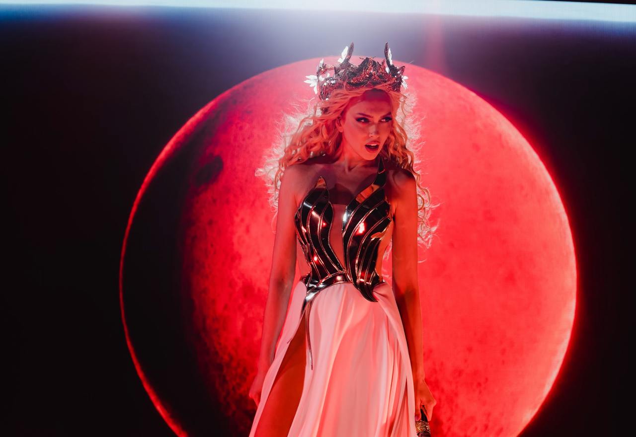 Олі Поляковій - 46! Найкращі образи "Королеви ночі", які неможливо забути