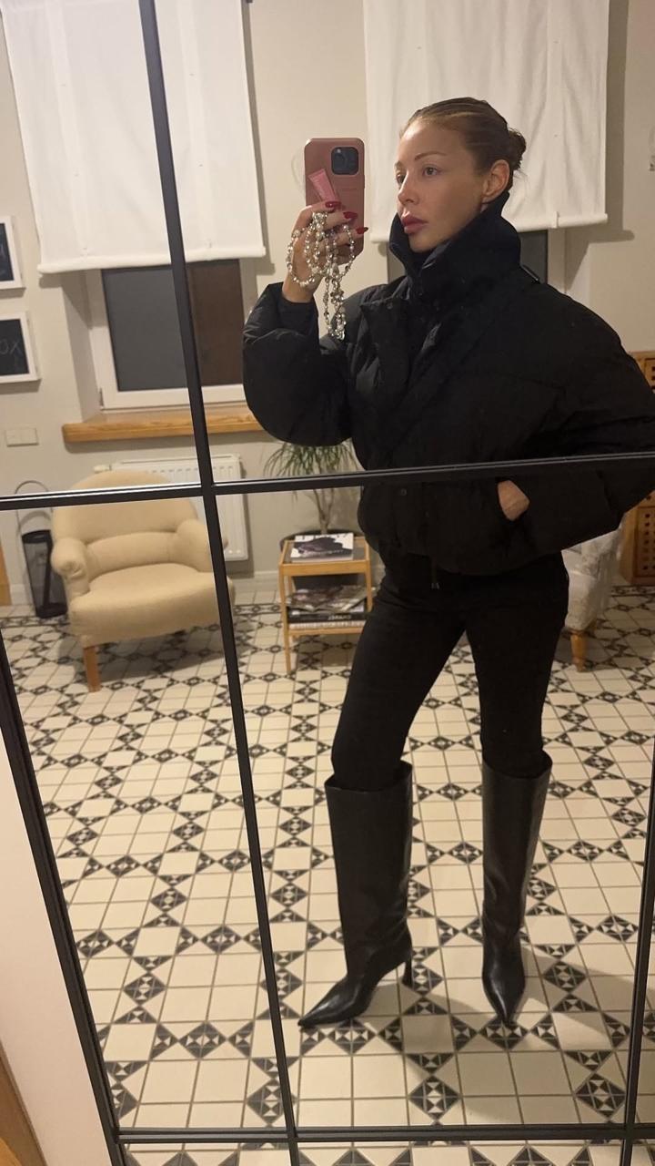 Тепло і в тренді: Тіна Кароль показала, як стилізувати звичайну куртку та вразити всіх