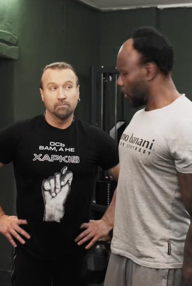 Винник пригадав про "таємну" дружину та показався в футболці з несподіваним написом