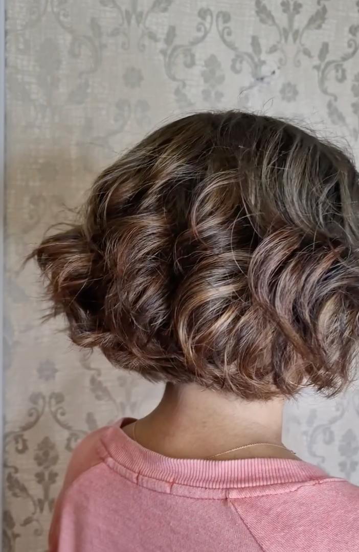 Омолоджують і роблять красунею. Названо три модні зачіски для жінок 50+