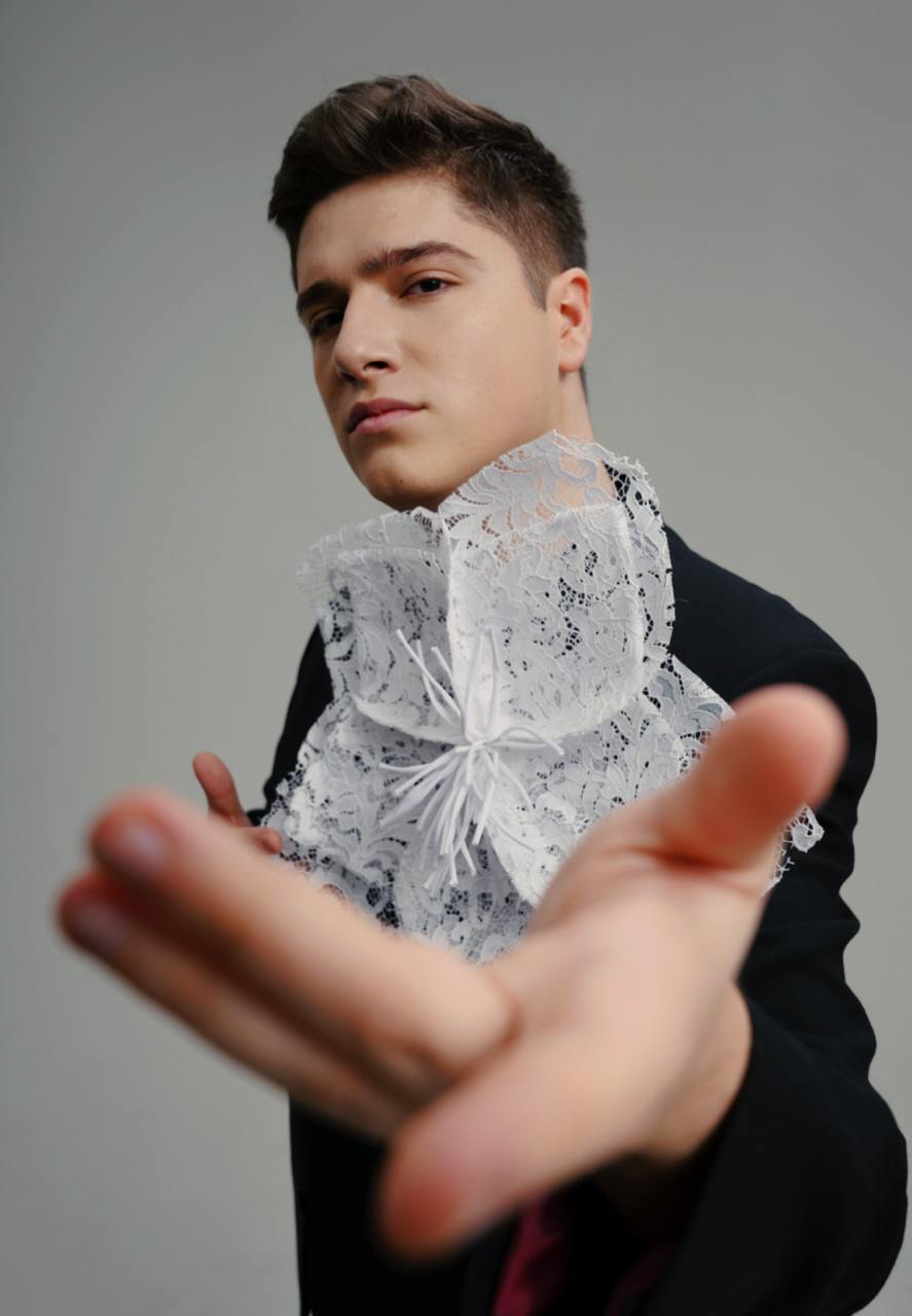 Фіналіст Нацвідбору Влад Шериф: Чому інженер має воювати, а співаки можуть виїжджати та отримують броні?