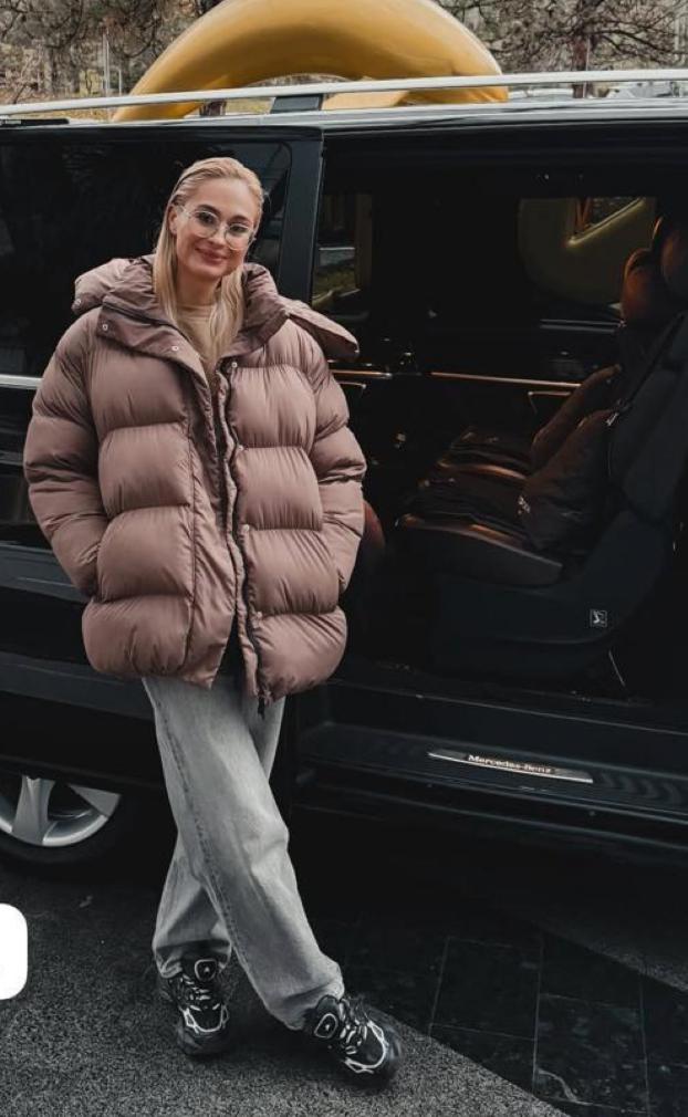 Наймодніші куртки на зиму: теплі "луки" Монро, Раміни та Цимбалару, які легко повторити