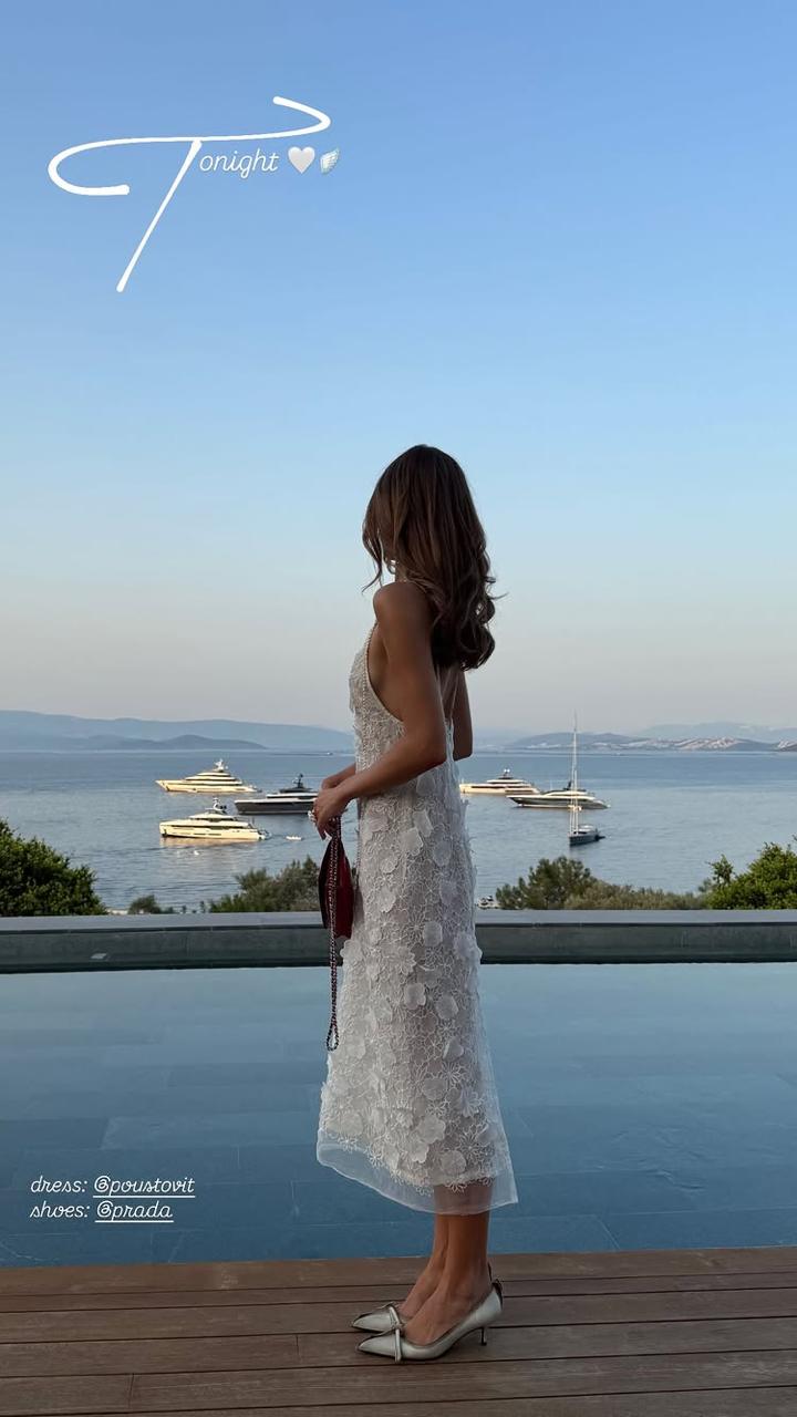 Prada за 55 тисяч та українська сукня: онука Ротару похизувалася стильним "луком"