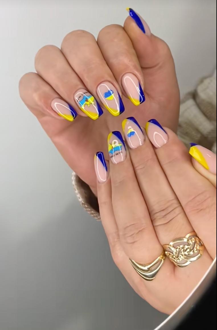 Патріотичний манікюр: 5 неймовірних дизайнів, які захочеться показати всім (фото)