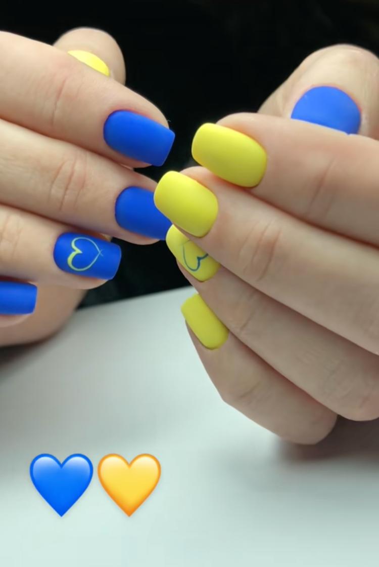 Патріотичний манікюр: 5 неймовірних дизайнів, які захочеться показати всім (фото)