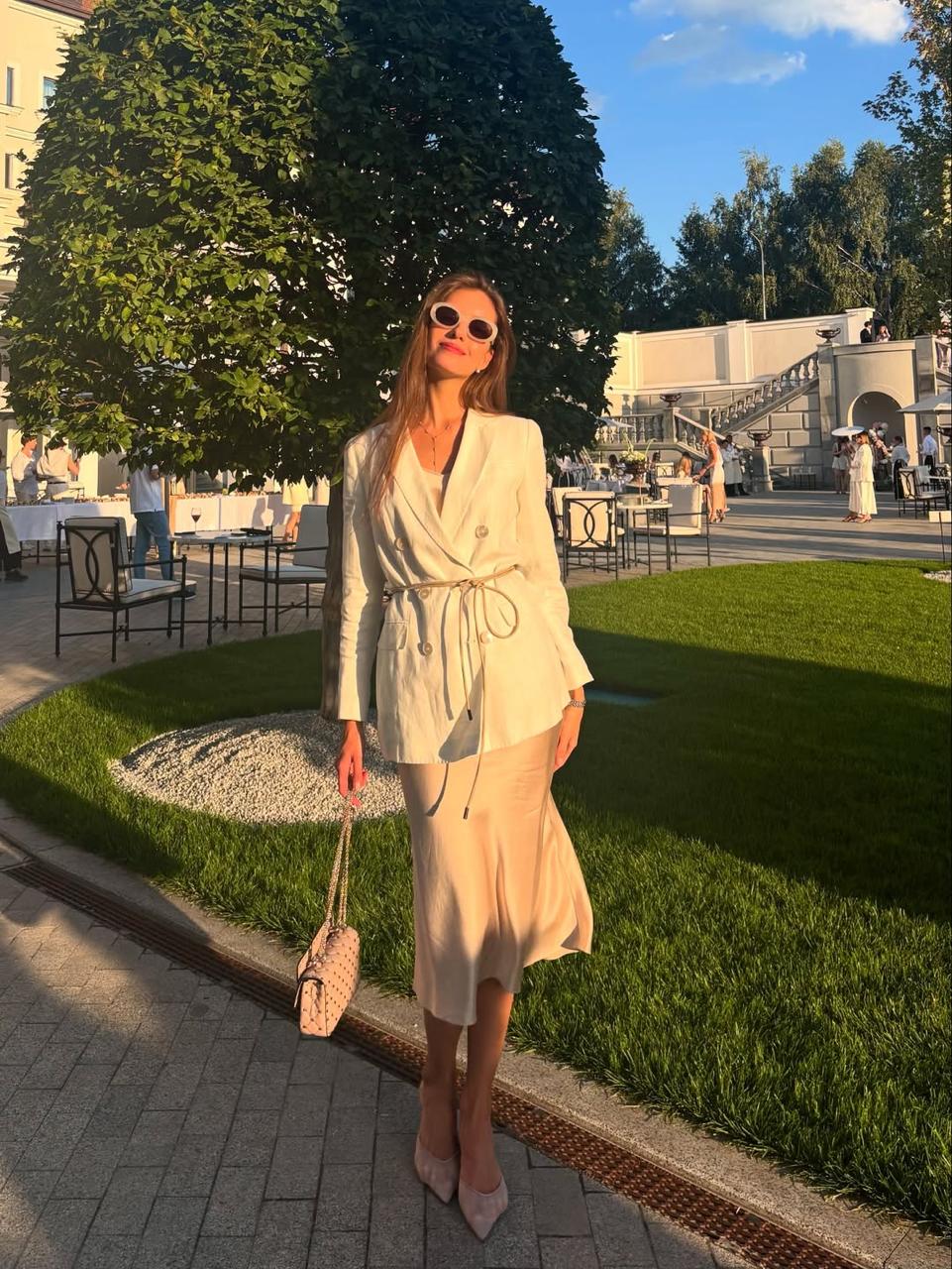 5 стильних "луків" колишньої Комарова, які вразять всіх: з сукнею, штанами чи спідницею