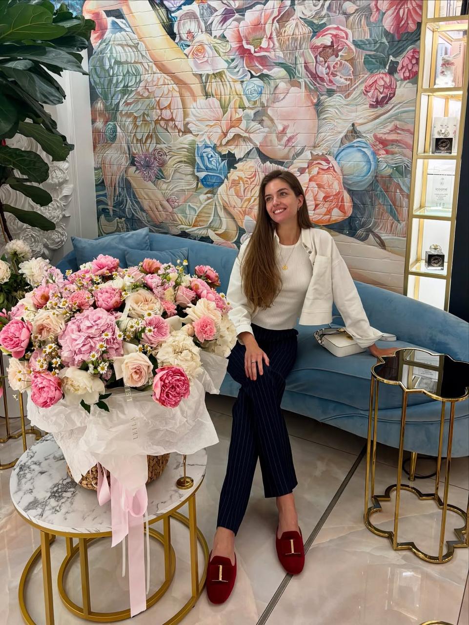 5 стильних "луків" колишньої Комарова, які вразять всіх: з сукнею, штанами чи спідницею