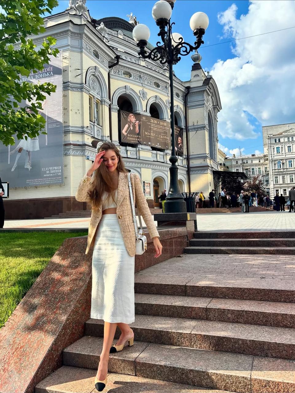 5 стильних "луків" колишньої Комарова, які вразять всіх: з сукнею, штанами чи спідницею