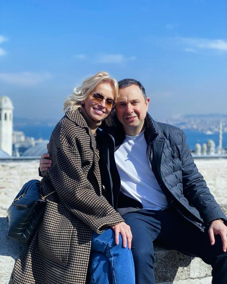 Відома телеведуча розкрила таємниці свого шлюбу: сплять в різних спальнях (відео)