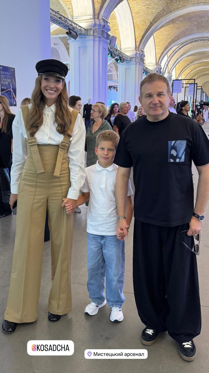 Знову у капелюшці: Осадча підкорила Ukrainian Fashion Week незвичайним "луком"