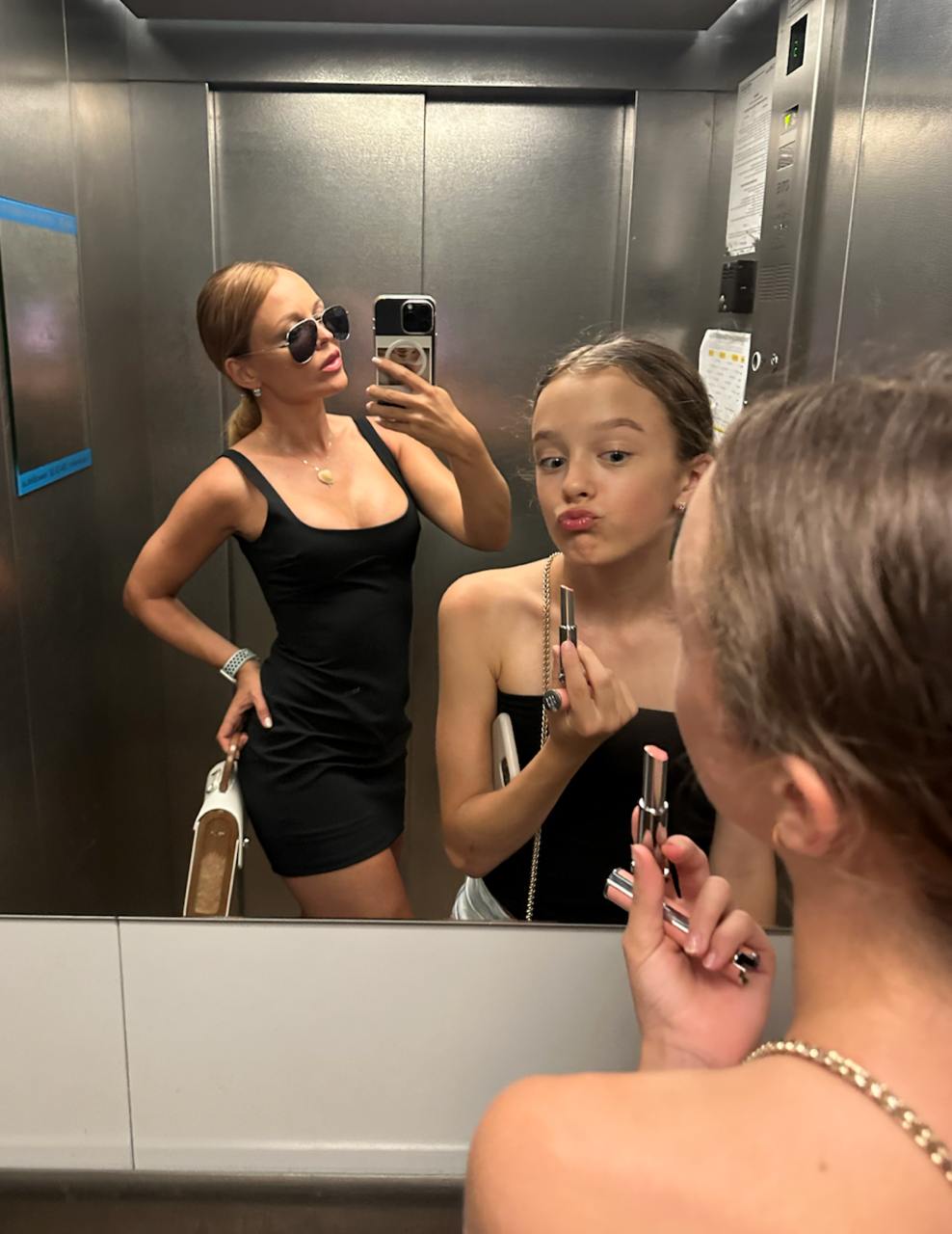 Ніби сестри! 12-річна донька Ольги Атанасової дебютувала на сцені разом з мамою-акторкою (фото)